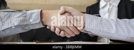 Bild Business mans Handshake. Business Partnerschaft treffen Konzept Stockfoto