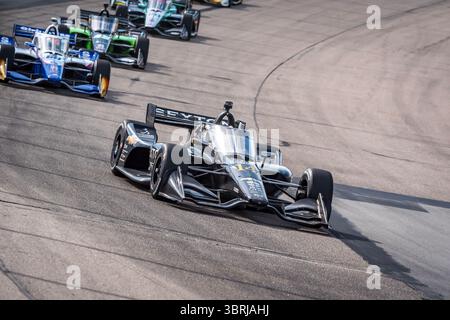 Der Fahrer DER NTT INDYCAR-SERIE, SANTINO FERRUCCI (14) (USA) aus Woodbury, Conneticut, fährt während des SYNK 275 MIT SUKUP auf dem Iowa Speedway in NEWTON IA durch die Kurven. Stockfoto