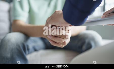 Professionelle Psychotherapie Notiz während des Termins Patient bespricht psychische Gesundheit Probleme mit Psychologen psychische Gesundheit Stockfoto