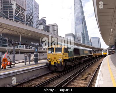 London, Großbritannien - 13. Juli 2025: Ingenieure führen Netzwerkwartungen im Londoner Charing Cross-Gebiet durch und schließen die Verbindungen von und nach den Bahnhöfen London Waterloo East und London Charing Cross. Quelle: Xiu Bao/Alamy Live News. Stockfoto