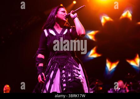 Amy Lee von der amerikanischen Rockband Evanescence tritt live im Mediolanum Forum auf Stockfoto