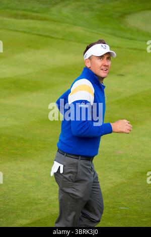 Ian Poulter im 3. Tag im Ryder Cup 2014, Gleneagles, Schottland Picture Credit: Mark Newcombe / visionsingolf.com der Ryder Cup 2014 war die 40. Ausgabe dieses renommierten zweijährlichen Golfturniers zwischen Teams aus Europa und den Vereinigten Staaten. Vom 26. Bis 28. September 2014 auf dem PGA Centenary Course in Gleneagles in Schottland verteidigte Europa den Titel mit einem befehlenden Sieg.​ Stockfoto