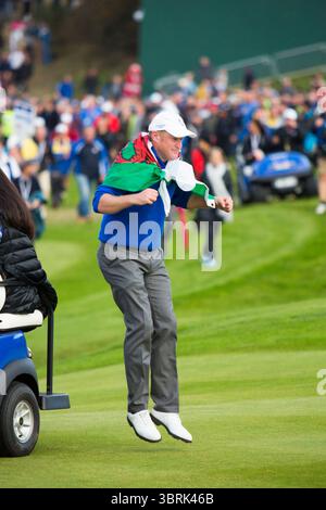 Jamie Donaldson im 3. Tag im Ryder Cup 2014, Gleneagles, Schottland Picture Credit: Mark Newcombe / visionsingolf.com der Ryder Cup 2014 war die 40. Ausgabe dieses renommierten zweijährlichen Golfturniers zwischen Teams aus Europa und den Vereinigten Staaten. Vom 26. Bis 28. September 2014 auf dem PGA Centenary Course in Gleneagles in Schottland verteidigte Europa den Titel mit einem befehlenden Sieg.​ Stockfoto