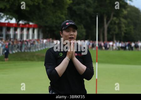 Ariya Jutanugarn feierte den letzten Putt auf ihrem Weg zum Sieg während der Finalrunde bei den Ricoh Women's British Open 2016, Woburn, England, UK die Ricoh Women's British Open 2016 fanden vom 28. Bis 31. Juli 2016 im Woburn Golf Club in Milton Keynes, England, statt. Diese prestigeträchtige Veranstaltung ist eine der fünf großen Meisterschaften auf der LPGA Tour.​ Stockfoto