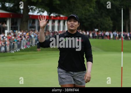 Ariya Jutanugarn feierte den letzten Putt auf ihrem Weg zum Sieg während der Finalrunde bei den Ricoh Women's British Open 2016, Woburn, England, UK die Ricoh Women's British Open 2016 fanden vom 28. Bis 31. Juli 2016 im Woburn Golf Club in Milton Keynes, England, statt. Diese prestigeträchtige Veranstaltung ist eine der fünf großen Meisterschaften auf der LPGA Tour.​ Stockfoto