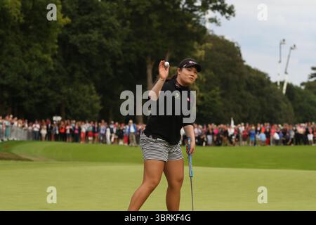 Ariya Jutanugarn feierte den letzten Putt auf ihrem Weg zum Sieg während der Finalrunde bei den Ricoh Women's British Open 2016, Woburn, England, UK die Ricoh Women's British Open 2016 fanden vom 28. Bis 31. Juli 2016 im Woburn Golf Club in Milton Keynes, England, statt. Diese prestigeträchtige Veranstaltung ist eine der fünf großen Meisterschaften auf der LPGA Tour.​ Stockfoto