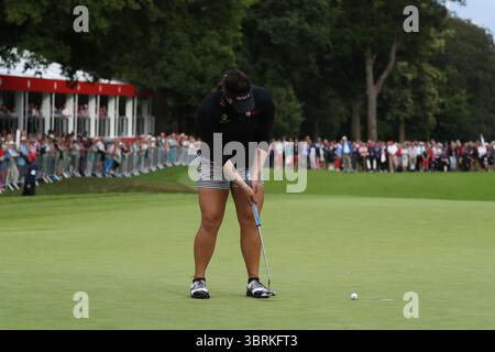 Ariya Jutanugarn feierte den letzten Putt auf ihrem Weg zum Sieg während der Finalrunde bei den Ricoh Women's British Open 2016, Woburn, England, UK die Ricoh Women's British Open 2016 fanden vom 28. Bis 31. Juli 2016 im Woburn Golf Club in Milton Keynes, England, statt. Diese prestigeträchtige Veranstaltung ist eine der fünf großen Meisterschaften auf der LPGA Tour.​ Stockfoto
