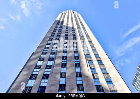 New York, New York - 17. Februar 2022: 500 Fifth Avenue Tower in Manhattan Stockfoto