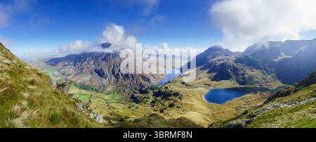 Das Ogwen-Tal und die umliegenden Berge, der Eryri-Nationalpark Stockfoto