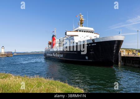 MV Isle of Arran, Eilean Arainn in Gälisch, im Besitz von Caledonian MacBrayne Anlegeplatz am Ardrossan Pier, Ayrshire, Schottland, Großbritannien Stockfoto