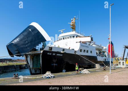 MV Isle of Arran, Eilean Arainn in Gälisch, im Besitz von Caledonian MacBrayne Anlegeplatz am Ardrossan Pier, Ayrshire, Schottland, Großbritannien Stockfoto