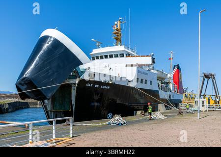 MV Isle of Arran, Eilean Arainn in Gälisch, im Besitz von Caledonian MacBrayne Anlegeplatz am Ardrossan Pier, Ayrshire, Schottland, Großbritannien Stockfoto