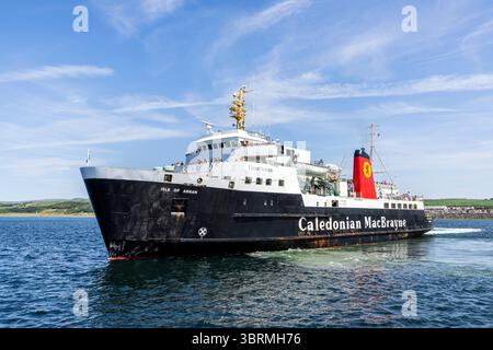 MV Isle of Arran, Eilean Arainn in gälisch, im Besitz von Caledonian MacBrayne, verlassen Ardrossan Pier, Ayrshire, Schottland, Vereinigtes Königreich Stockfoto