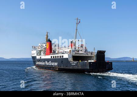 MV Isle of Arran, Eilean Arainn in gälisch, im Besitz von Caledonian MacBrayne, verlassen Ardrossan Pier in Ayrshire und segeln in Richtung Isle of Arran, ON Stockfoto