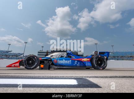 Newton, Ia, USA. Juli 2025. Crew-Mitglieder von Juncos Hollinger Racing Chevrolet bereiten ihren Rennwagen für die Farm to Finish 275 powered by Sukup in NEWTON, IA, USA vor. (Kreditbild: © Walter G. Arce Sr./ASP via ZUMA Press Wire) NUR REDAKTIONELLE VERWENDUNG! Nicht für kommerzielle ZWECKE! Quelle: ZUMA Press, Inc./Alamy Live News Stockfoto