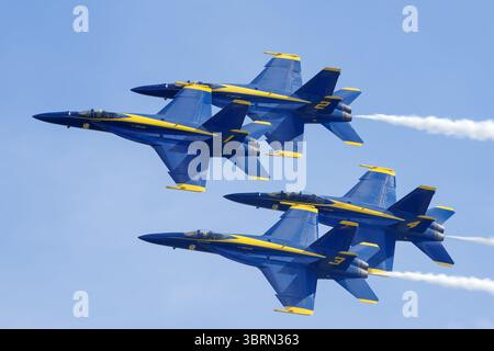 Blue Angels Formation, Boeing F/A-18 Super Hornets, gezeigt am 2025. März in Kalifornien. Stockfoto