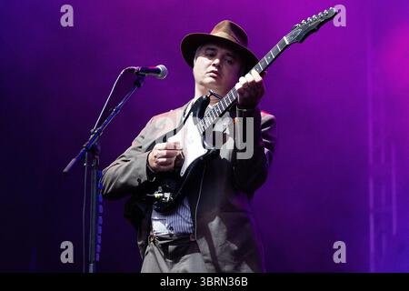 Bodelva, Großbritannien. Juli 2025. Die Libertines treten bei den letzten Eden Sessions 2025 im Eden Project in Cornwall auf. Die Band wurde Anfang der 2000er Jahre durch ihre Musik und den illegalen Drogenkonsum von Pete Doherty bekannt. Die Band veröffentlichte vier Alben, darunter 2004er All Quiet on the Eastern Esplanade, die als Rückkehr zu ihren musikalischen Wurzeln gefeiert wurde. Die Band besteht aus Carl Barat, Pete Doherty, John Hassall und Gary Powell am Schlagzeug. Quelle: Mark Passmore/ Alamy Live News Stockfoto