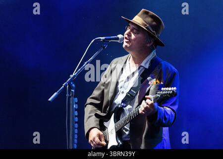 Bodelva, Großbritannien. Juli 2025. Die Libertines treten bei den letzten Eden Sessions 2025 im Eden Project in Cornwall auf. Die Band wurde Anfang der 2000er Jahre durch ihre Musik und den illegalen Drogenkonsum von Pete Doherty bekannt. Die Band veröffentlichte vier Alben, darunter 2004er All Quiet on the Eastern Esplanade, die als Rückkehr zu ihren musikalischen Wurzeln gefeiert wurde. Die Band besteht aus Carl Barat, Pete Doherty, John Hassall und Gary Powell am Schlagzeug. Quelle: Mark Passmore/ Alamy Live News Stockfoto