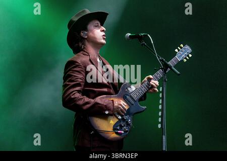 Bodelva, Großbritannien. Juli 2025. Die Libertines treten bei den letzten Eden Sessions 2025 im Eden Project in Cornwall auf. Die Band wurde Anfang der 2000er Jahre durch ihre Musik und den illegalen Drogenkonsum von Pete Doherty bekannt. Die Band veröffentlichte vier Alben, darunter 2004er All Quiet on the Eastern Esplanade, die als Rückkehr zu ihren musikalischen Wurzeln gefeiert wurde. Die Band besteht aus Carl Barat, Pete Doherty, John Hassall und Gary Powell am Schlagzeug. Quelle: Mark Passmore/ Alamy Live News Stockfoto