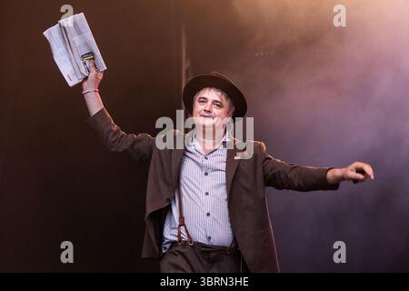 Bodelva, Großbritannien. Juli 2025. Die Libertines treten bei den letzten Eden Sessions 2025 im Eden Project in Cornwall auf. Die Band wurde Anfang der 2000er Jahre durch ihre Musik und den illegalen Drogenkonsum von Pete Doherty bekannt. Die Band veröffentlichte vier Alben, darunter 2004er All Quiet on the Eastern Esplanade, die als Rückkehr zu ihren musikalischen Wurzeln gefeiert wurde. Die Band besteht aus Carl Barat, Pete Doherty, John Hassall und Gary Powell am Schlagzeug. Quelle: Mark Passmore/ Alamy Live News Stockfoto