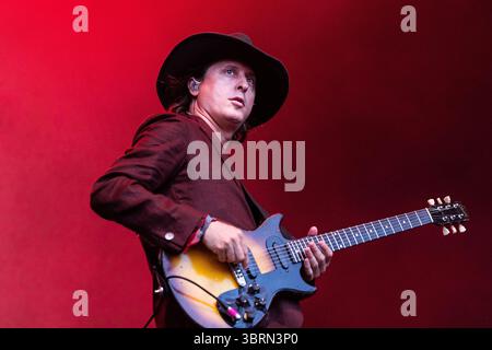 Bodelva, Großbritannien. Juli 2025. Die Libertines treten bei den letzten Eden Sessions 2025 im Eden Project in Cornwall auf. Die Band wurde Anfang der 2000er Jahre durch ihre Musik und den illegalen Drogenkonsum von Pete Doherty bekannt. Die Band veröffentlichte vier Alben, darunter 2004er All Quiet on the Eastern Esplanade, die als Rückkehr zu ihren musikalischen Wurzeln gefeiert wurde. Die Band besteht aus Carl Barat, Pete Doherty, John Hassall und Gary Powell am Schlagzeug. Quelle: Mark Passmore/ Alamy Live News Stockfoto