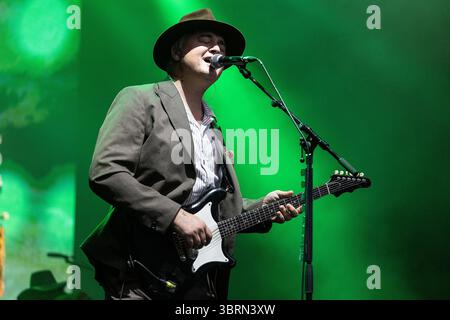 Bodelva, Großbritannien. Juli 2025. Die Libertines treten bei den letzten Eden Sessions 2025 im Eden Project in Cornwall auf. Die Band wurde Anfang der 2000er Jahre durch ihre Musik und den illegalen Drogenkonsum von Pete Doherty bekannt. Die Band veröffentlichte vier Alben, darunter 2004er All Quiet on the Eastern Esplanade, die als Rückkehr zu ihren musikalischen Wurzeln gefeiert wurde. Die Band besteht aus Carl Barat, Pete Doherty, John Hassall und Gary Powell am Schlagzeug. Quelle: Mark Passmore/ Alamy Live News Stockfoto