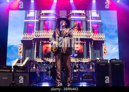 Bodelva, Großbritannien. Juli 2025. Die Libertines treten bei den letzten Eden Sessions 2025 im Eden Project in Cornwall auf. Die Band wurde Anfang der 2000er Jahre durch ihre Musik und den illegalen Drogenkonsum von Pete Doherty bekannt. Die Band veröffentlichte vier Alben, darunter 2004er All Quiet on the Eastern Esplanade, die als Rückkehr zu ihren musikalischen Wurzeln gefeiert wurde. Die Band besteht aus Carl Barat, Pete Doherty, John Hassall und Gary Powell am Schlagzeug. Quelle: Mark Passmore/ Alamy Live News Stockfoto