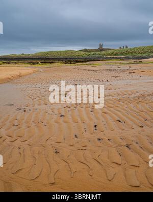 Embleton Bay führt nach Dunstanburgh Castle, Northumberland Stockfoto