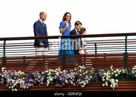 Wimbledon, Großbritannien. Juli 2025. Die königliche Familie geht während des Wimbledon 2025 über die Brücke. Quelle: Corleve/Alamy Live News Stockfoto