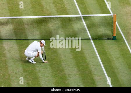 Wimbledon, Großbritannien. Juli 2025. Jannik Sinner (ITA) besiegt Carlos Alcaraz (ESP) im Gentlemen's Final in Wimbledon 2025. Quelle: Corleve/Alamy Live News Stockfoto