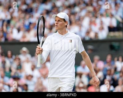 Wimbledon, Großbritannien. Juli 2025. Jannik Sinner (ITA) im Gentlemen's Final während Wimbledon 2025. Quelle: Corleve/Alamy Live News Stockfoto