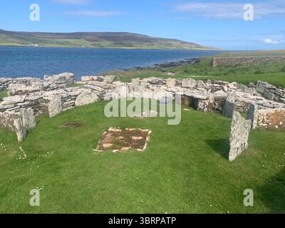 Der Broch of Gurness Scotland Orkneys Orkney Sandmeer altes Dorf Eisenzeit Gebäude Menschen historische Geschichte Gebäude versteckte Landschaft Ufer gefunden Stockfoto
