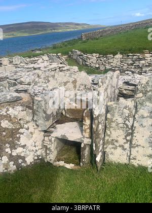 Der Broch of Gurness Scotland Orkneys Orkney Sandmeer altes Dorf Eisenzeit Gebäude Menschen historische Geschichte Gebäude versteckte Landschaft Ufer gefunden Stockfoto