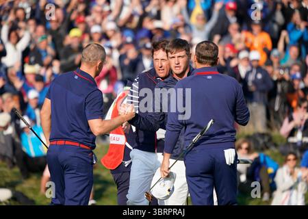 Alexander Noren Sergio Garcia Phil Mickelson Bryson DeChambeau Four Matches Freitagnachmittag die 42. Ryder Cup Matches fanden vom 28. Bis 30. September 2018 im Le Golf National in Paris statt. Das Team Europe hat das Team USA besiegt. Dieser Sieg markierte den sechsten Sieg in Folge auf dem heimischen Boden und unterstrich seine Dominanz bei der zweijährlichen Veranstaltung Stockfoto