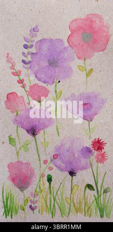 Aquarellmalerei von Blumen auf handgemachtem Vintage-Papier, Blumenmalerei auf strukturiertem Vintage-Papier, floraler Lesezeichenhintergrund Stockfoto