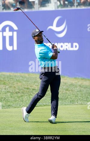 Victor Cruz ehemaliger US-amerikanischer Fußballspieler, der in der Prominenz spielt das All-Star-Match die 44. Ryder Cup-Spiele 27. September 2023 Übungstage im Marco Simone Golf and Country Club in Guidonia Montecelio, Rom, Italy​ das Ryder Cup Celebrity All-Star-Match 2023 fand am Mittwoch, 27. September 2023, im Marco Simone Golf & Country Club in Rom, Italien, statt. Bei dieser Ausstellung traten Sportstars und Entertainer in einem freundlichen 7-Loch-Match-Spielformat an.​ Porträt Gesicht glücklich und lächelnd aus nächster Nähe Stockfoto