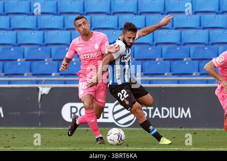 20. September 2020, Barcelona, Spanien: Matias Vargas von RCD Espanyol in Aktion mit Antonio Sanchez von RCD Mallorca während des Liga SmartBank Spiels zwischen RCD Espanyol und RCD Mallorca im RCD Stadium am 20. September 2020 in Barcelona, Spanien. (Bild: © David Ramirez/DAX via ZUMA Wire) Stockfoto