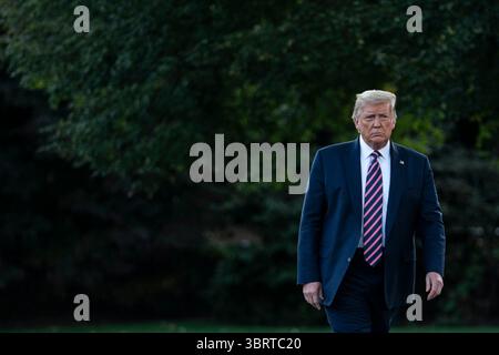 22. September 2020, Washington, District of Columbia, USA: US-Präsident DONALD J. TRUMP verlässt das Weiße Haus zu einer Kundgebung in Pennsylvania. (Kreditbild: © Sarah Silbiger/CNP via ZUMA Wire) Stockfoto