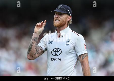 London, Großbritannien. Juli 2025. England Kapitän Ben Stokes meldet am 14. Juli 2025 in London, Großbritannien, am 14. Juli 2025 in London, Großbritannien, am 3. Rothesay Test Match Day 5 England gegen Indien in Lords, London, Großbritannien, auf den Balkon von England zurück. (Foto: Mark Cosgrove/News Images). (Foto: Mark Cosgrove/News Images/SIPA USA) Credit: SIPA USA/Alamy Live News Stockfoto