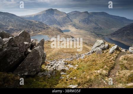 Ogwen Valley von den Hängen des Tryfan im Eryri-Nationalpark Stockfoto