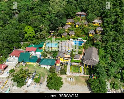 Blick aus der Vogelperspektive auf das Buceo Anilao Resort, Mabini, Luzon, Philippine Sea, Philippinen Stockfoto