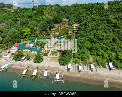 Blick aus der Vogelperspektive auf das Buceo Anilao Resort, Mabini, Luzon, Philippine Sea, Philippinen Stockfoto