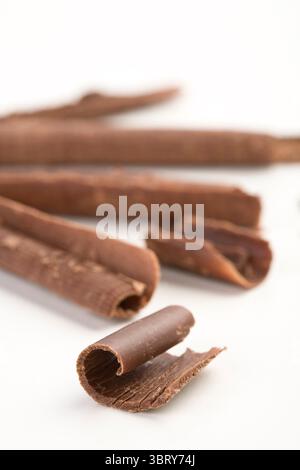 Schokoladenlocken isoliert auf weißem Hintergrund Studio geschlossen Stockfoto