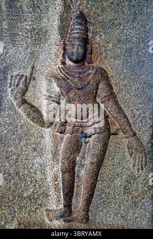 Das an der Außenwand des Tempels gehauene Idol Hemakuta Hill ist ein Ort von historischer und religiöser Bedeutung in Hampi, Karnataka, Indien Stockfoto