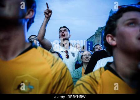 18. Juni 2018: Sankt Petersburg, Russland: Britische Fans sehen sich das Tor an, das ihr Team zum Sieger des Spiels zwischen England und Tunis gemacht hat. FIFA Fun fest in Sankt Petersburg. (Foto: © Denis Tarasov via ZUMA Wire) Stockfoto