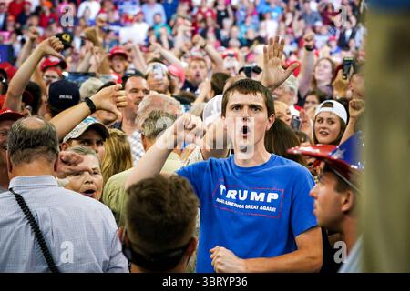 20. Juni 2018 - Duluth, MN, USA - Präsident Donald Trump ruft seine Anhänger auf, die Medien am Mittwoch, den 20. Juni 2018 in Duluth, Minn. zu bohen (Credit Image: © Glen Stubbe/TNS via ZUMA Wire) Stockfoto