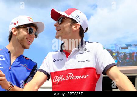 24. Juni 2018 - Le Castellet, Var, Frankreich - Toro Rosso-Fahrer PIERRE GASLY (FRA) und sauber-Fahrer CHARLES LECLERC (MCO) während der Fahrerparade des Grand Prix der Formel 1 von Frankreich auf der Strecke Paul Ricard in Le Castellet - Frankreich (Kreditbild: © Pierre Stevenin Via ZUMA Wire) Stockfoto