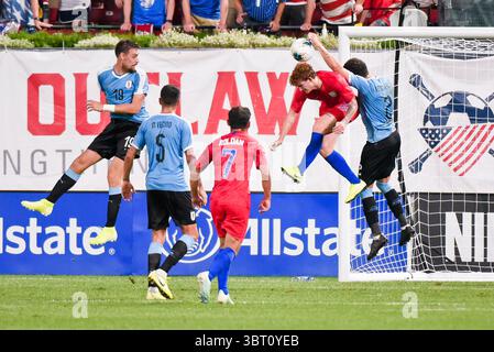 September 2019: Der Uruguay-Verteidiger Jose Gimenez (2) kontaktiert den Ball mit seiner Hand in der Box, aber die Beamten nennen kein Foul während des letzten Spiels vor der CONCACACAF Nations League, da die United States Men's National Team Uruguay im Busch Stadium in St. Louis City, MO Ulreich/CSM (Credit Image: &Copy; Richard Ulreich/CSM via ZUMA Wire) ausgetragen hat. Stockfoto