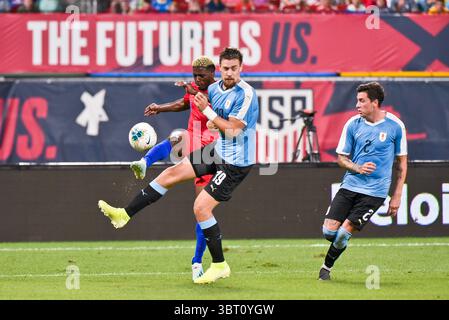 September 2019: Uruguay-Verteidiger Sebastian Coates (19) scheucht vor dem letzten Spiel vor der CONCACAF Nations League, da die United States Men's National Team Uruguay im Busch Stadium in St. Louis City, MO Ulreich/CSM (Credit Image: &Copy; Richard Ulreich/CSM via ZUMA Wire) Stockfoto