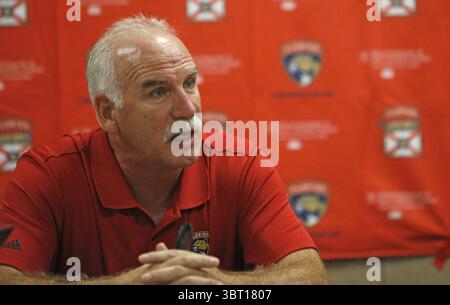 12. September 2019, Sunrise, FL, USA: Florida Panthers Joel Quenneville spricht mit den Medien während des Medientages im BB&T Center am 12. September 2019 in Sunrise, Florida (Credit Image: © TNS via ZUMA Wire) Stockfoto
